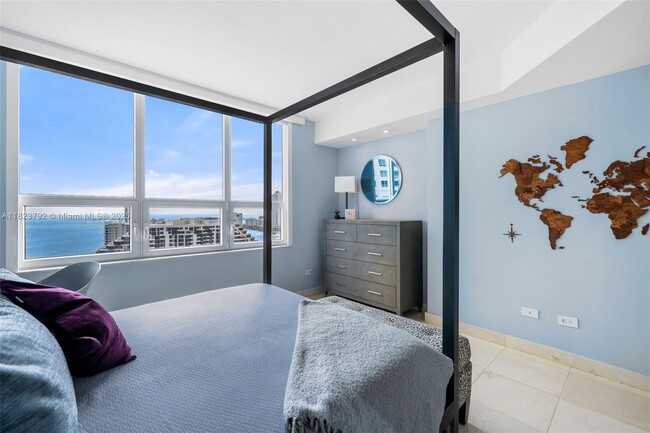 Building Photo - 848 Brickell Key Dr