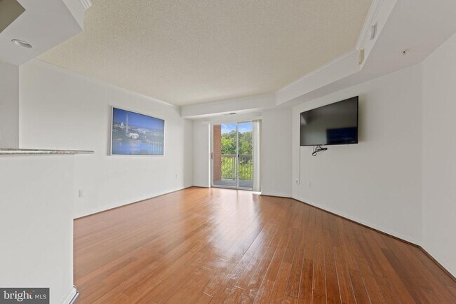 Building Photo - 3101 N Hampton Dr