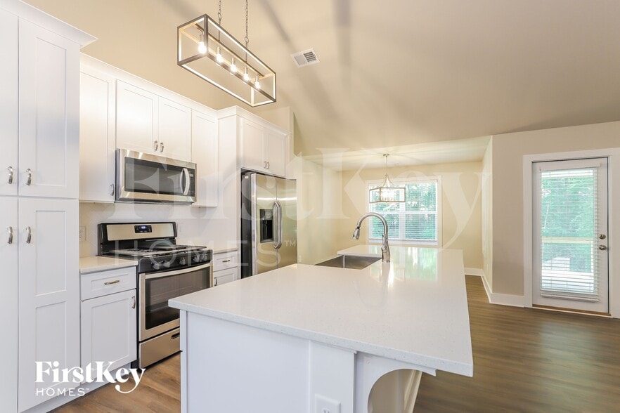 Building Photo - 7030 Lawson Dr