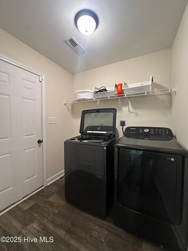 Building Photo - 202 Leeward Landing