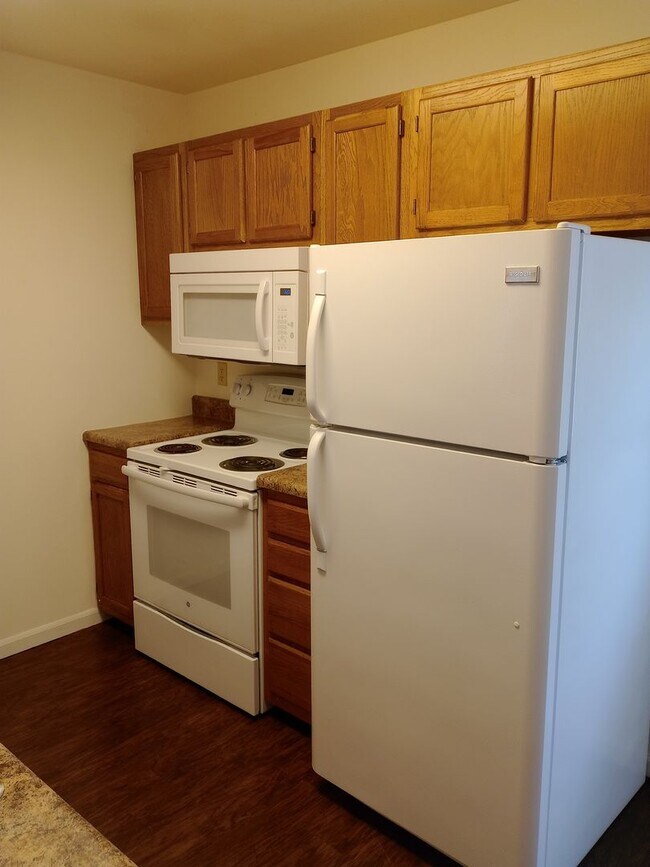 Building Photo - 3527-3529 Prescott Dr.