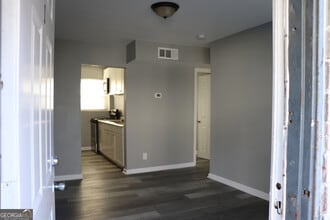 Building Photo - 740 Cooper St SW