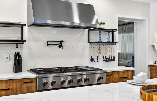 Building Photo - 319 Brentwood Dr