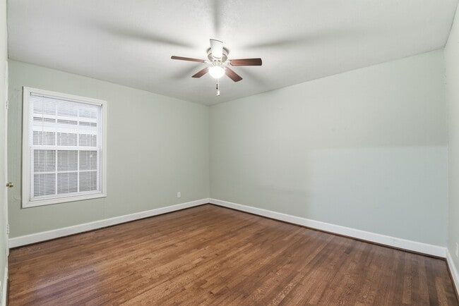 Building Photo - 506 Ogilvie St