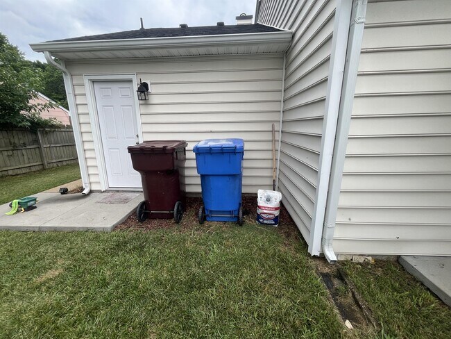 Building Photo - 3409 Woodbaugh Dr