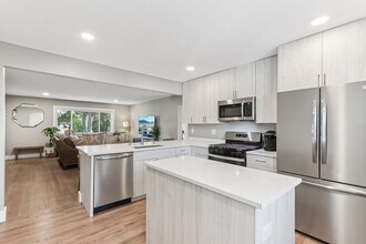Building Photo - 15355 Marilyn Dr