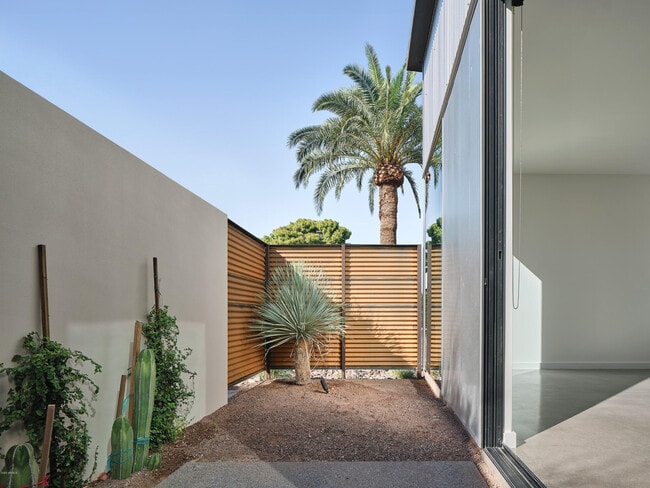 Building Photo - 6115 E Hollyhock St