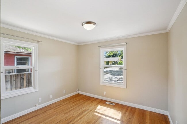 Building Photo - Spacious Home with Detached 1 bed 1 bath ADU in Los Altos!