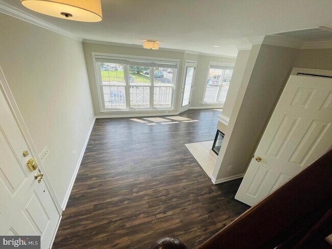 Building Photo - 8069 Stonewall Brigade Ct