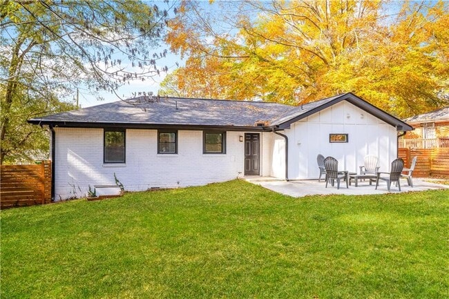 Building Photo - 1934 Pinedale Pl