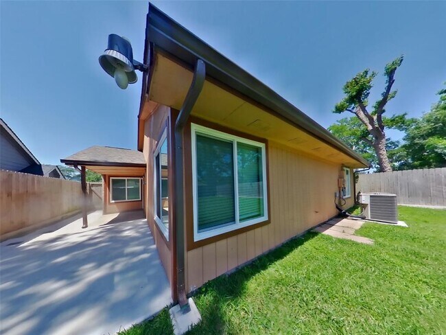 Building Photo - 24018 Spring Sunset Dr
