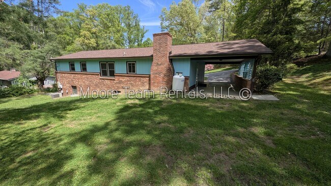 Building Photo - 3/2 House W/ Basement Garage/Storage