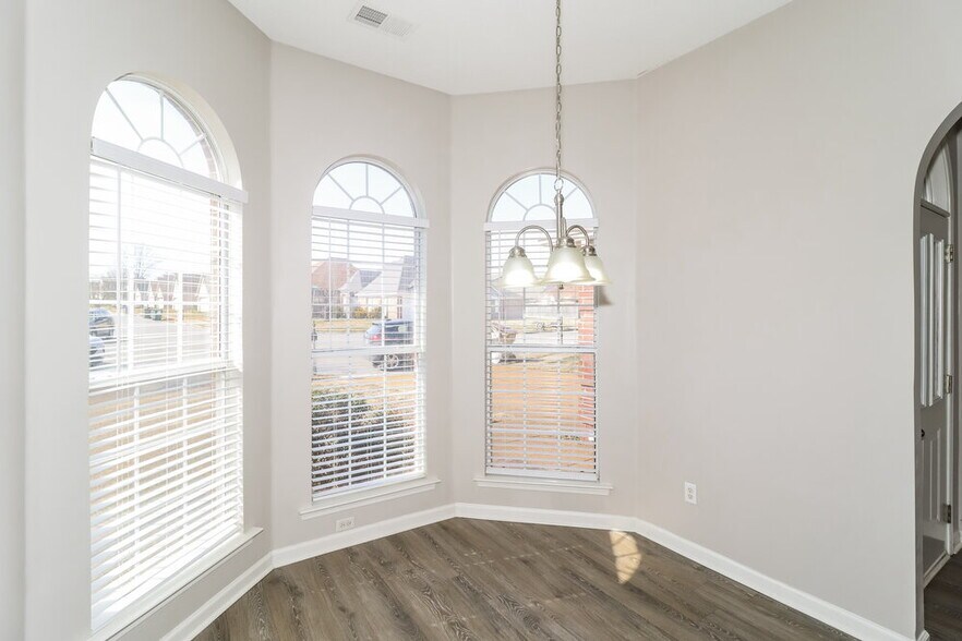 Building Photo - 4844 Pine Forrest Dr