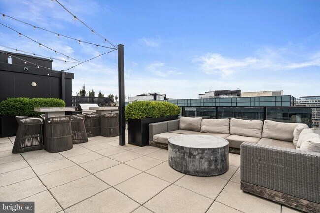 Building Photo - 1300 4th St SE