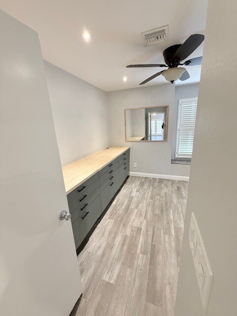 Building Photo - FOR RENT