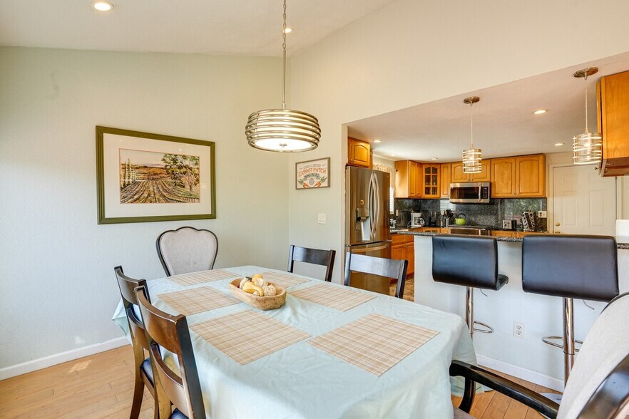 Building Photo - 420 Phoenix Cir