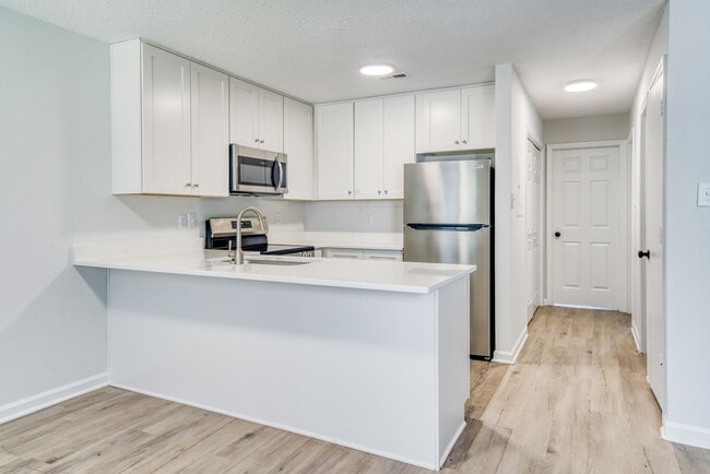 Building Photo - 375 Railroad St