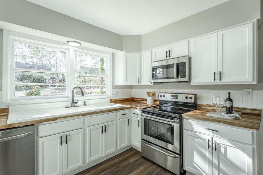 Building Photo - 3474 Lockwood Cir