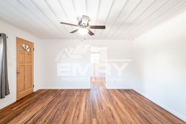 Building Photo - 2.5 bed 2 bath home for rent in Pico Rivera CA ready to move