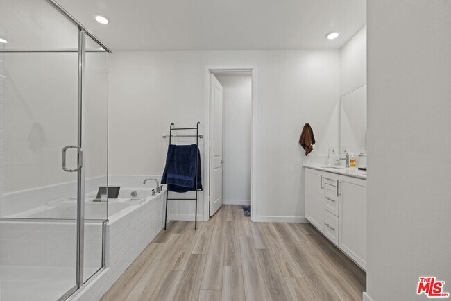 Building Photo - 27109 Vly Oak Pl
