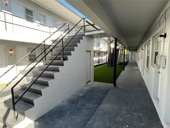 Building Photo - 1317 NW 2nd Ave