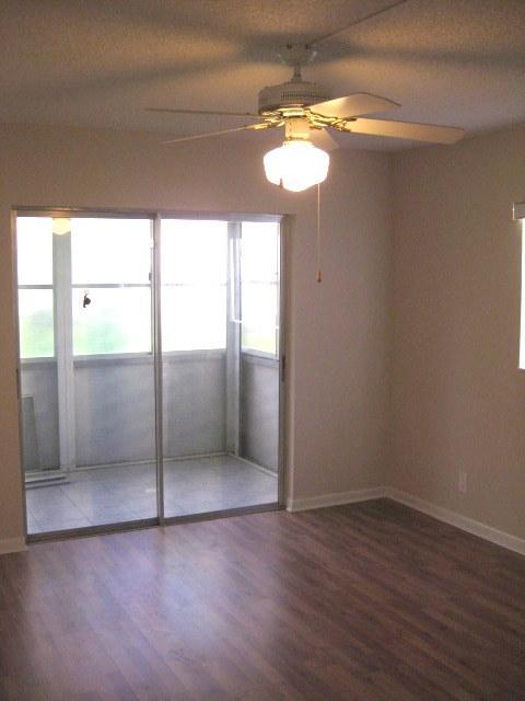 Building Photo - 532 Normandy L