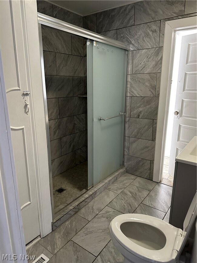 Building Photo - 1418 Wyandotte Ave