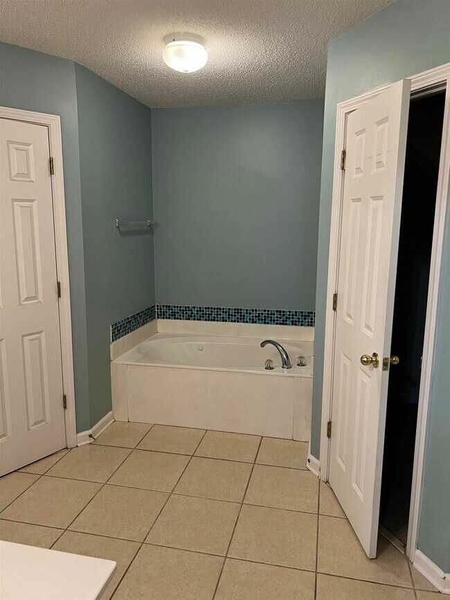 Building Photo - 9837 Oldham Dr