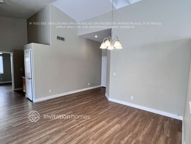 Building Photo - 1897 Longmeadow St