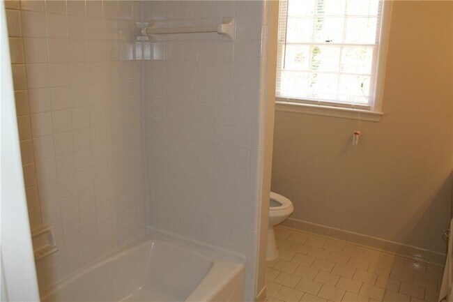 Building Photo - 2677 Colony Cir