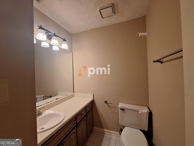 Building Photo - 160 Braelinn Courts