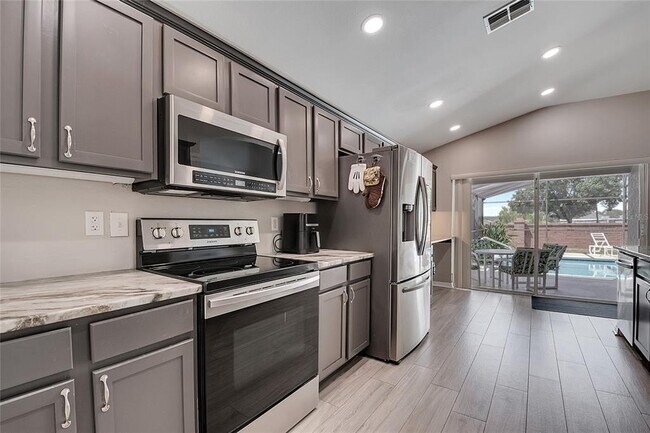 Building Photo - 1428 Casterton Cir