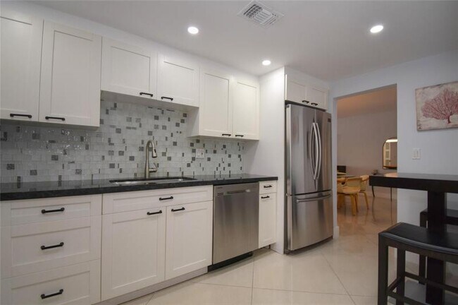 Building Photo - 4250 Galt Ocean Dr