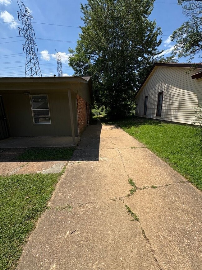 Building Photo - 3385 Barbwood Dr