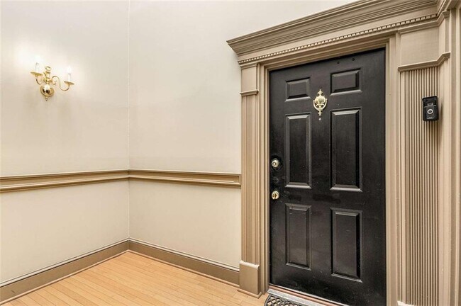 Building Photo - 2840 Peachtree Rd NW