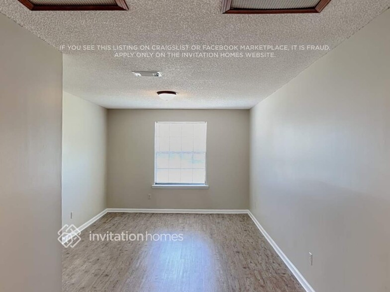Building Photo - 10765 Losco Jct Dr