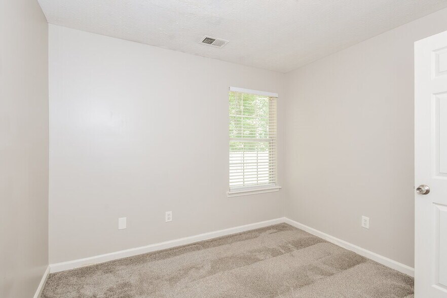 Building Photo - 4801 Lake Park Terrace