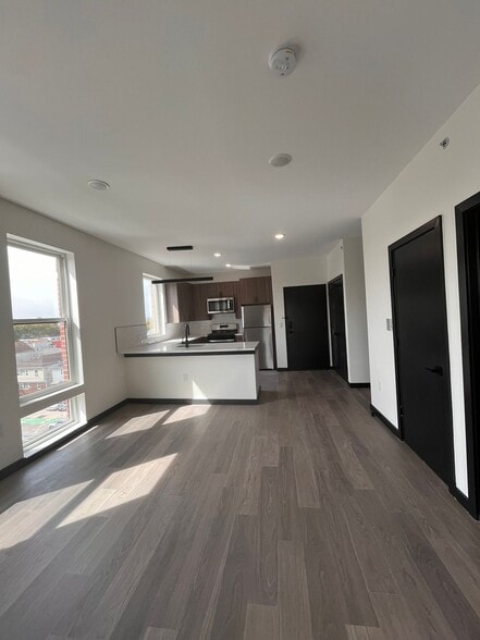 Building Photo - 130 Mallory Ave