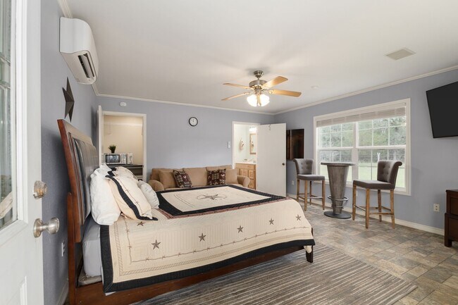 Building Photo - 1072 Papenberg Rd