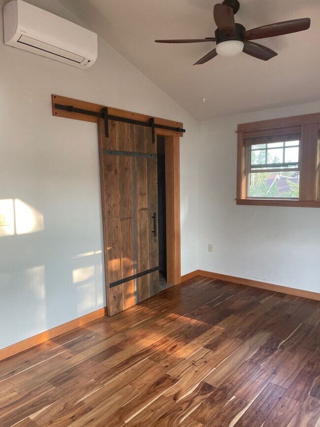Building Photo - LG-1322