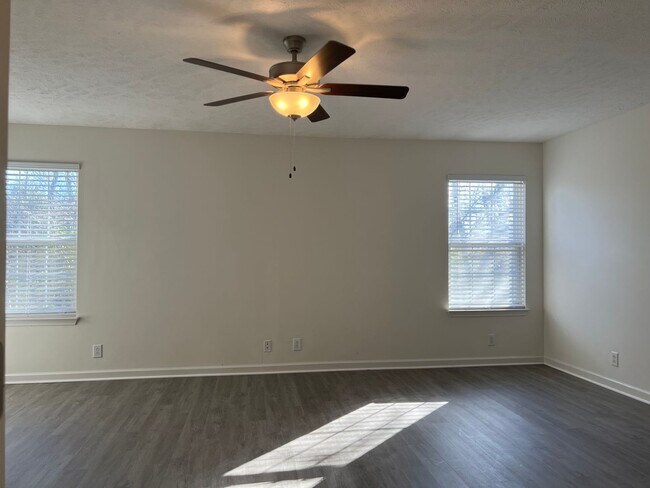 Building Photo - Laura Jeanne Luxury Townhome