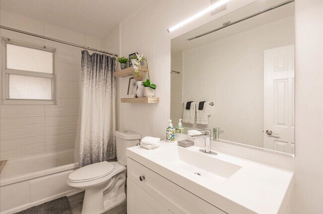 Building Photo - 422 Phippen Waiters Rd