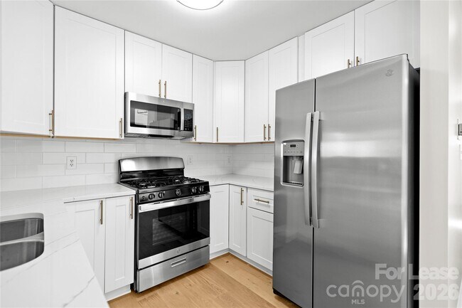 Building Photo - 280 Lakeview Shores Loop