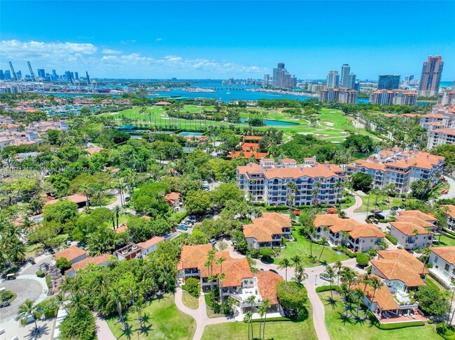 Building Photo - 15723 Fisher Island Dr