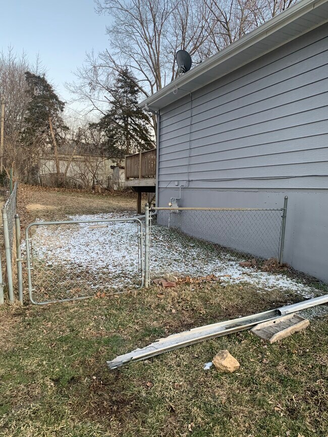 Building Photo - 9715 Donnelly Ave