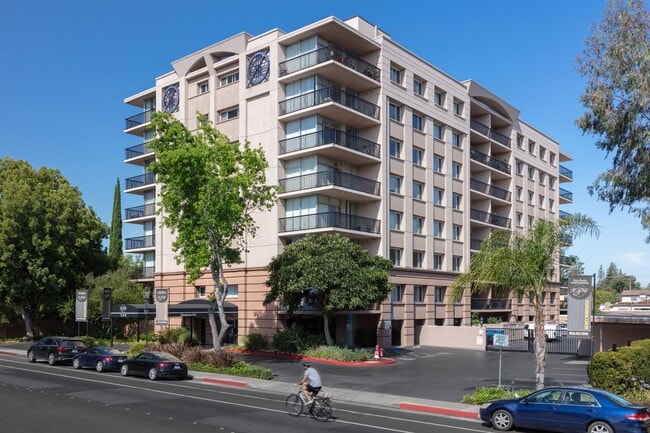 Building Photo - Tan Plaza Apartments