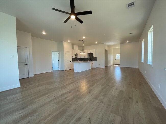 Building Photo - 719 Red Oak Ave