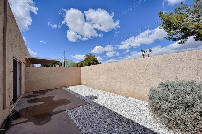 Building Photo - 8574 E Indian School Rd