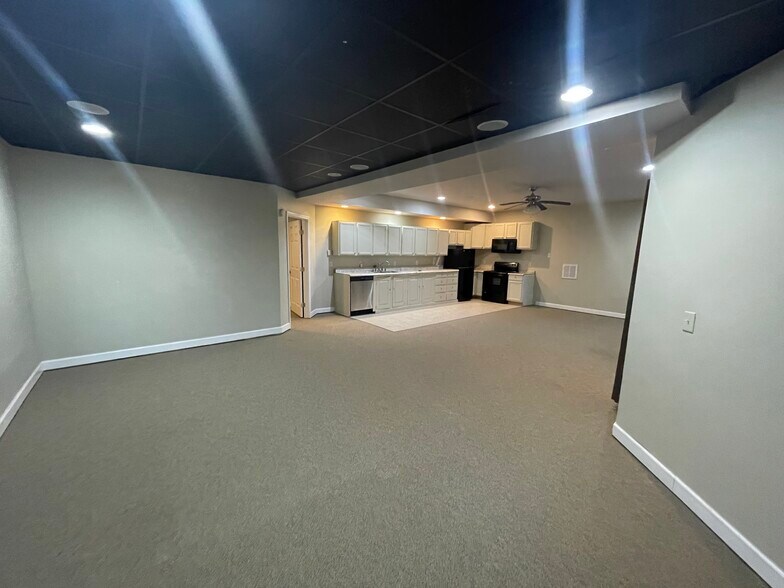 Den/kitchen - 181 Redwood Ln