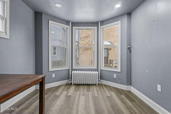 Building Photo - 21 120th St